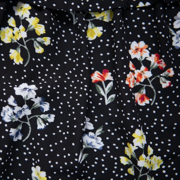 Philosophy Black and Floral Sleeveless Blouse - Picture 5 of 6